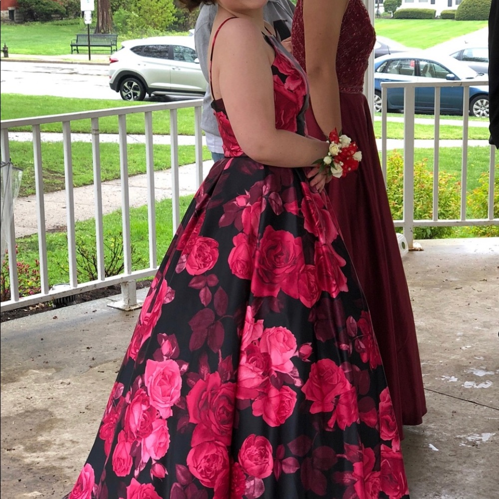Beautiful Prom dress. Size 6